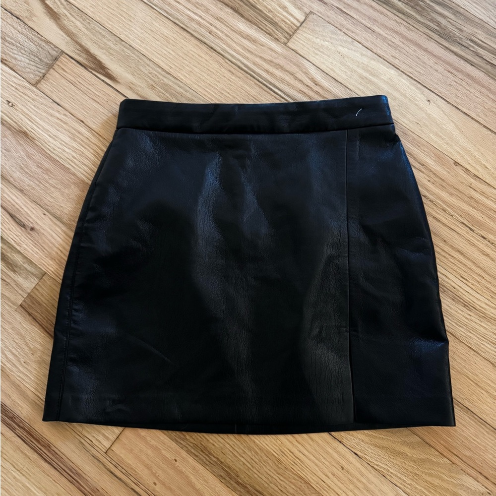 Aritzia Wilfred Patio Mini Skirt - black, size 2